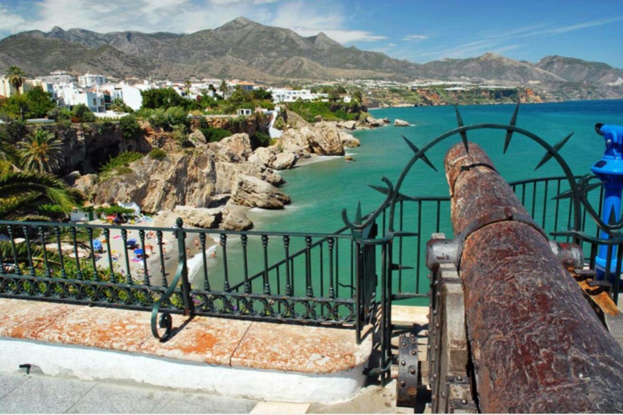 Apartamento Nerja Beach Bagian luar foto